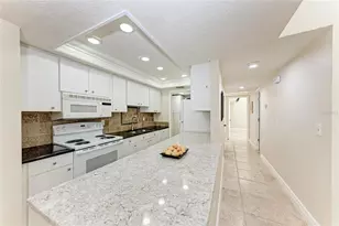 2237 Circlewood Dr, Sarasota, FL 34231 - Photo 8