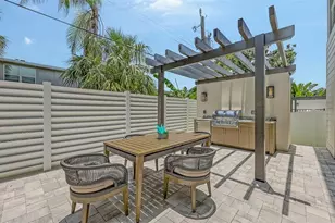 2596 Floyd St, Sarasota, FL 34239 - Photo 12