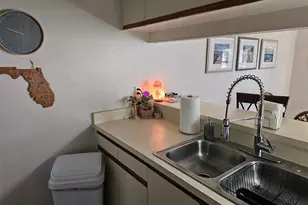 3868 59th Ave W, Bradenton, FL 34210 - Photo 10