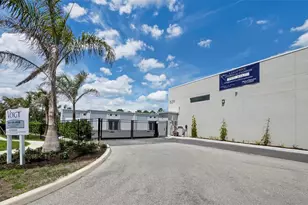 829 57th St E, Bradenton, FL 34208 - Photo 2