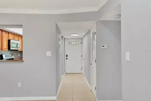 924 La Costa Cir, Sarasota, FL 34237 - Photo 4