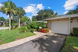 6916 W Country Club Dr N, Sarasota, FL 34243 - Photo 2