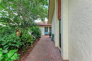 6111 Courtside Dr, Bradenton, FL 34210 - Photo 2