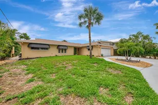 4946 Commonwealth Dr, Sarasota, FL 34242 - Photo 4