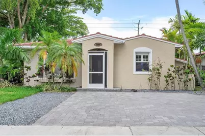 1359 Washington Street, Hollywood, FL 33019 - Photo 1