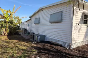 5402 Chateau Ln, Bradenton, FL 34207 - Photo 4