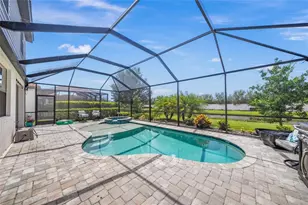 19369 Nearpoint Dr, Venice, FL 34292 - Photo 2