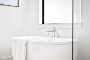 2592 Waterfront Cir, Sarasota, FL 34240 - Photo 16