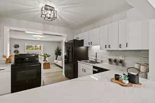 2432 Aspinwall St, Sarasota, FL 34237 - Photo 10