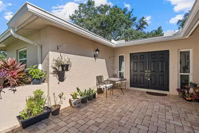 6916 W Country Club Drive N, Sarasota, FL 34243 - Photo 2