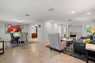 6916 W Country Club Dr N, Sarasota, FL 34243 - Photo 6