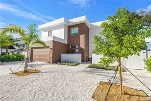 2065 Goldenrod St, Sarasota, FL 34239 - Photo 2