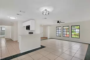 2102 Country Meadows Pl, Sarasota, FL 34235 - Photo 6