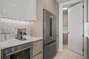 301 Quay Commons, Sarasota, FL 34236 - Photo 10