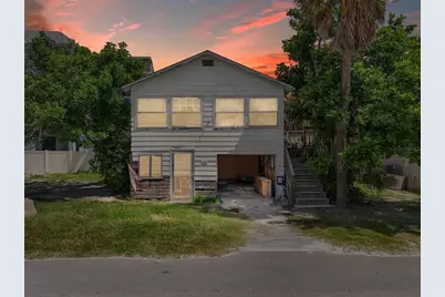 104 10th Street S, Bradenton Beach, FL 34217 - Photo 2