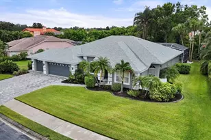 4888 Winterhaven Dr, Sarasota, FL 34233 - Photo 4