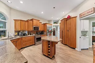 4888 Winterhaven Dr, Sarasota, FL 34233 - Photo 8