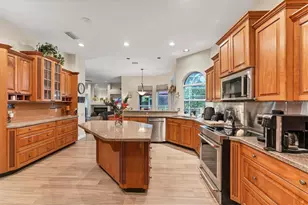 4888 Winterhaven Dr, Sarasota, FL 34233 - Photo 10