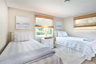 211 Island Cir, Sarasota, FL 34242 - Photo 26