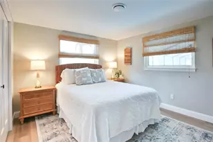 211 Island Cir, Sarasota, FL 34242 - Photo 20
