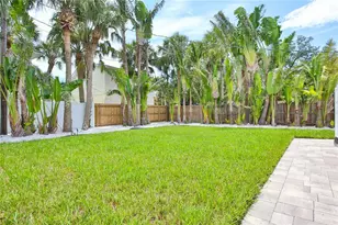 211 Island Cir, Sarasota, FL 34242 - Photo 36