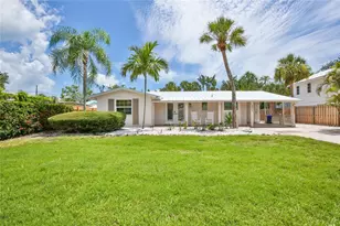 211 Island Cir, Sarasota, FL 34242 - Photo 2