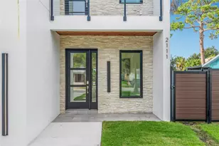 2111 Hawthorne St, Sarasota, FL 34239 - Photo 2