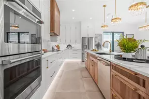 2111 Hawthorne St, Sarasota, FL 34239 - Photo 4