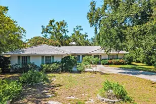 1735 Shoreland Dr, Sarasota, FL 34239 - Photo 1
