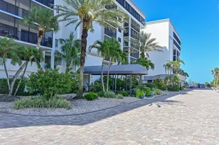 1102 Benjamin Franklin Dr, Sarasota, FL 34236 - Photo 2