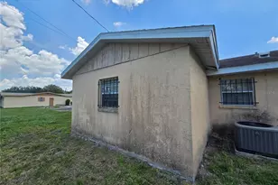 924 31st St E, Palmetto, FL 34221 - Photo 2