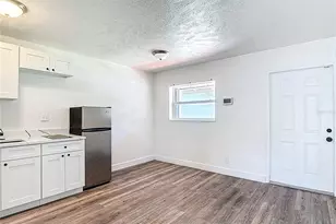 1409 College Park Ln, Tampa, FL 33612 - Photo 8