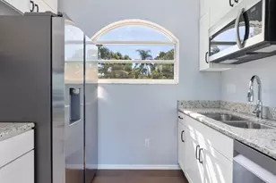 2504 Wilkinson Rd, Sarasota, FL 34231 - Photo 24