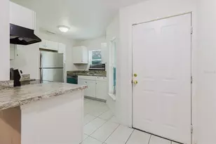 5723 5th St E, Bradenton, FL 34203 - Photo 10