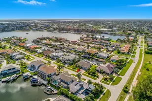 609 Crescent St, Marco Island, FL 34145 - Photo 4
