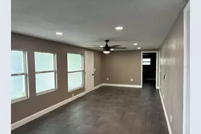 611 54th Ave Drive E, Bradenton, FL 34208 - Photo 2