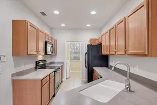 3760 82nd Ave Cir E, Sarasota, FL 34243 - Photo 10