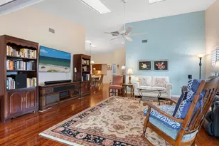 4004 Wilshire Cir E, Sarasota, FL 34238 - Photo 4