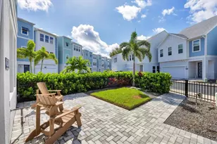 2353 Lindstrom St, Sarasota, FL 34237 - Photo 4