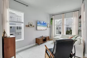 2353 Lindstrom St, Sarasota, FL 34237 - Photo 8