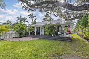 217 9th St E, Bradenton, FL 34208 - Photo 1