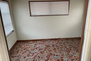 2415 Pelican Dr, Sarasota, FL 34237 - Photo 6