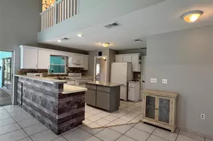 4256 King Richard Ln, Sarasota, FL 34232 - Photo 6