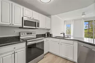 5551 Bentgrass Dr, Sarasota, FL 34235 - Photo 4