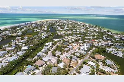 132 Crescent Drive, Anna Maria, FL 34216 - Photo 4