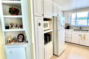 132 S Park Dr, Venice, FL 34285 - Photo 10