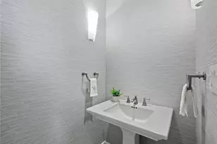 2050 Benjamin Franklin Dr, Sarasota, FL 34236 - Photo 24