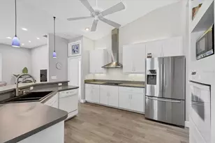 404 Bayside Ln, Nokomis, FL 34275 - Photo 8