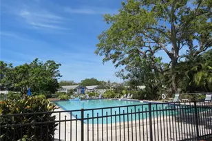 7193 W Country Club Dr N, Sarasota, FL 34243 - Photo 26