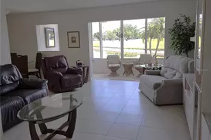 7193 W Country Club Dr N, Sarasota, FL 34243 - Photo 4